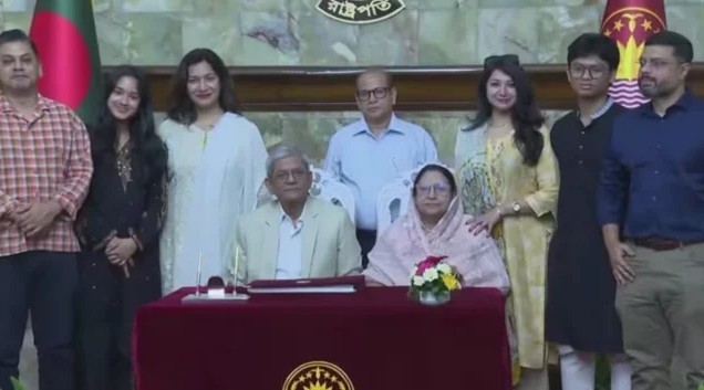 সপরিবারে নতুন রাষ্ট্রপতি মির্জা ফখরুল বঙ্গভবনে